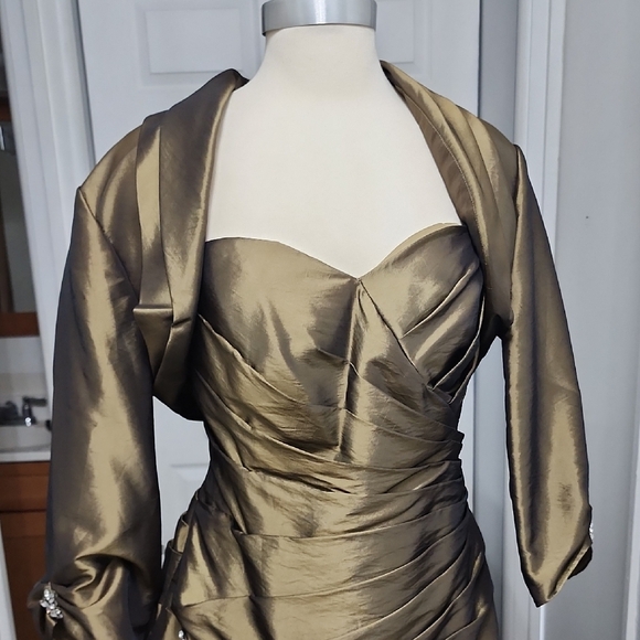 Elegant Strapless Olive Green Evening Gown New With Tags Size 14 - Picture 7 of 15